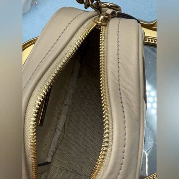 🆕 TORY BURCH 🧿 NWT Kira Chevron ColorBlock Small Camera Bag, Shellstone - AUTH - Picture 7 of 12